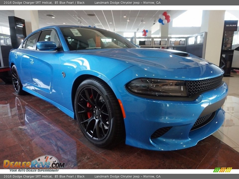 Front 3/4 View of 2016 Dodge Charger SRT Hellcat Photo #4