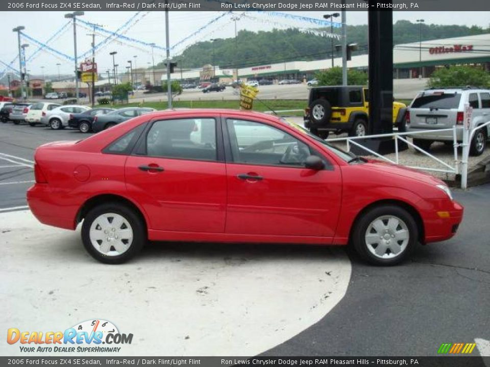 2006 Ford Focus ZX4 SE Sedan Infra-Red / Dark Flint/Light Flint Photo #5
