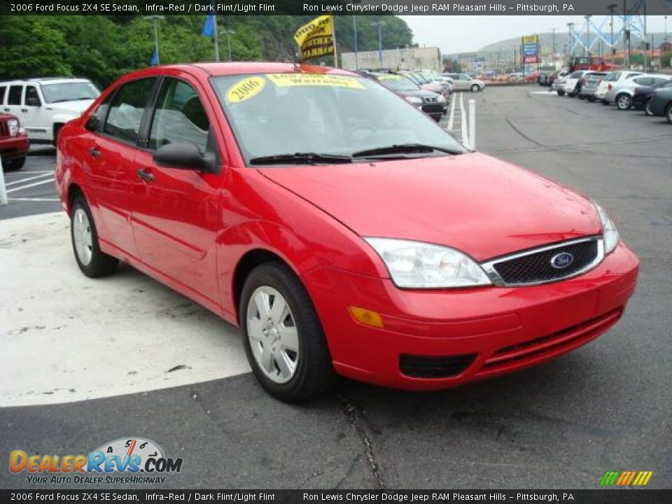 2006 Ford Focus ZX4 SE Sedan Infra-Red / Dark Flint/Light Flint Photo #6