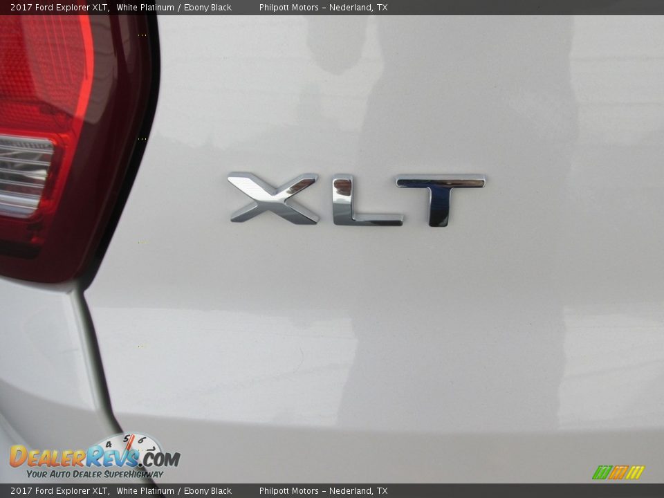 2017 Ford Explorer XLT White Platinum / Ebony Black Photo #13