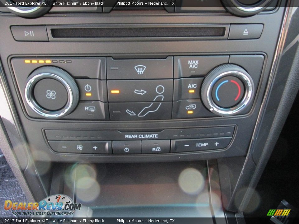 2017 Ford Explorer XLT White Platinum / Ebony Black Photo #26