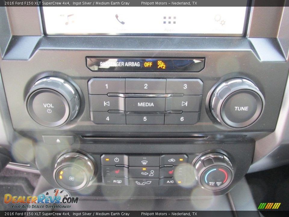 2016 Ford F150 XLT SuperCrew 4x4 Ingot Silver / Medium Earth Gray Photo #28