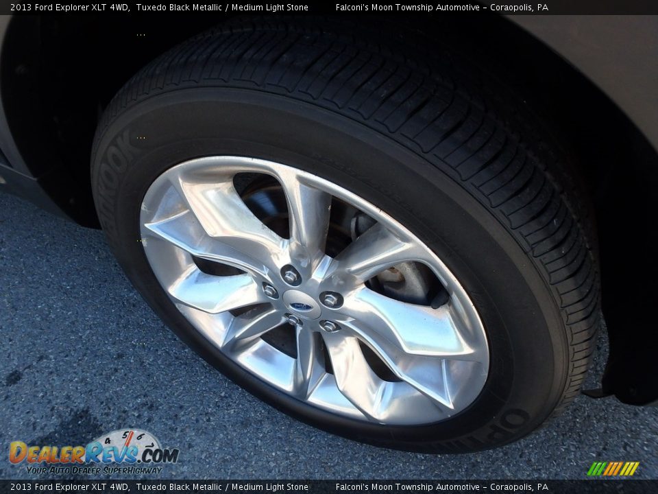2013 Ford Explorer XLT 4WD Tuxedo Black Metallic / Medium Light Stone Photo #9