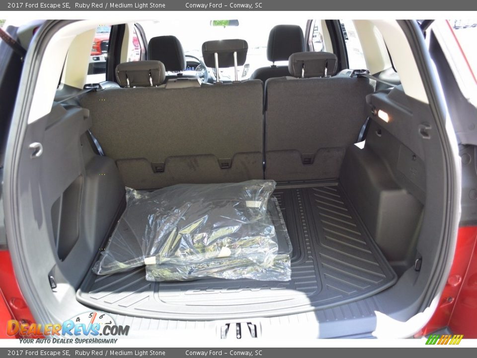 2017 Ford Escape SE Ruby Red / Medium Light Stone Photo #15