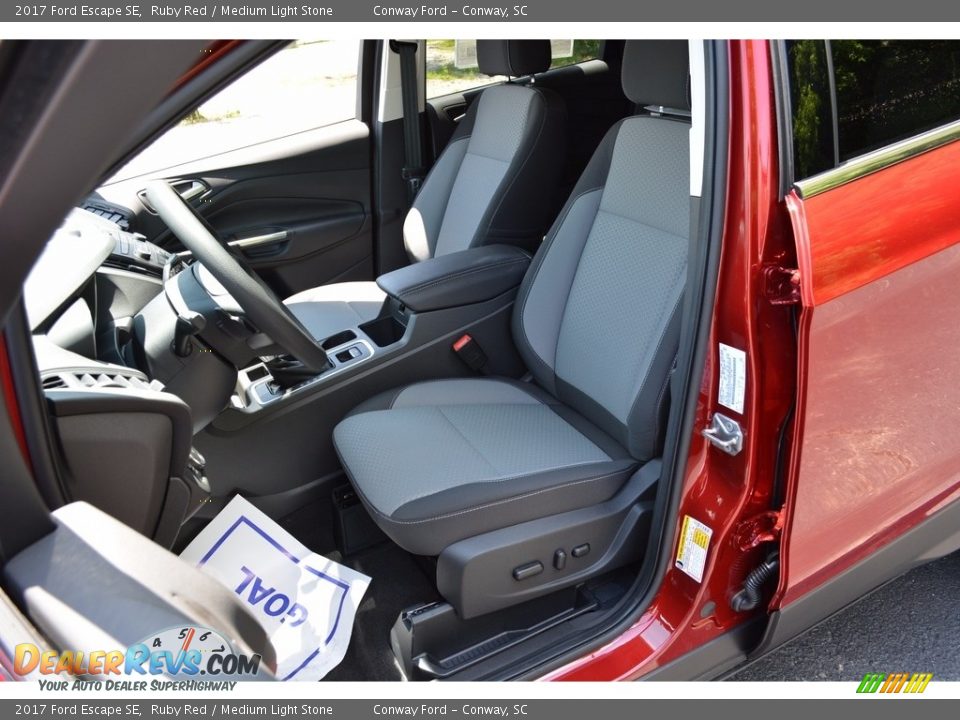 2017 Ford Escape SE Ruby Red / Medium Light Stone Photo #20