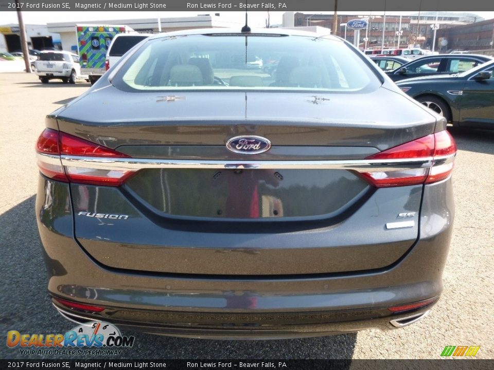 2017 Ford Fusion SE Magnetic / Medium Light Stone Photo #3