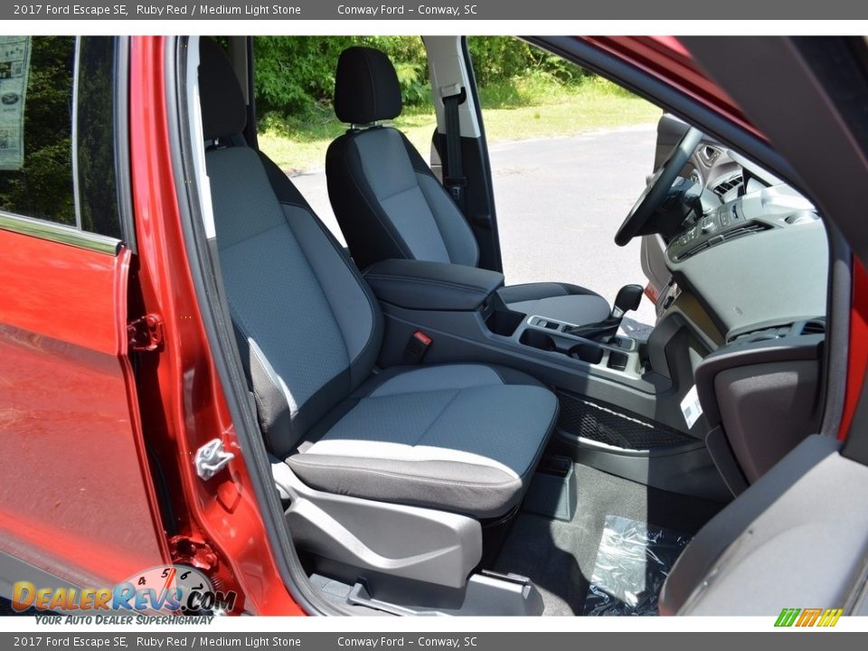 2017 Ford Escape SE Ruby Red / Medium Light Stone Photo #29