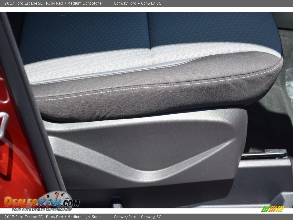 2017 Ford Escape SE Ruby Red / Medium Light Stone Photo #31