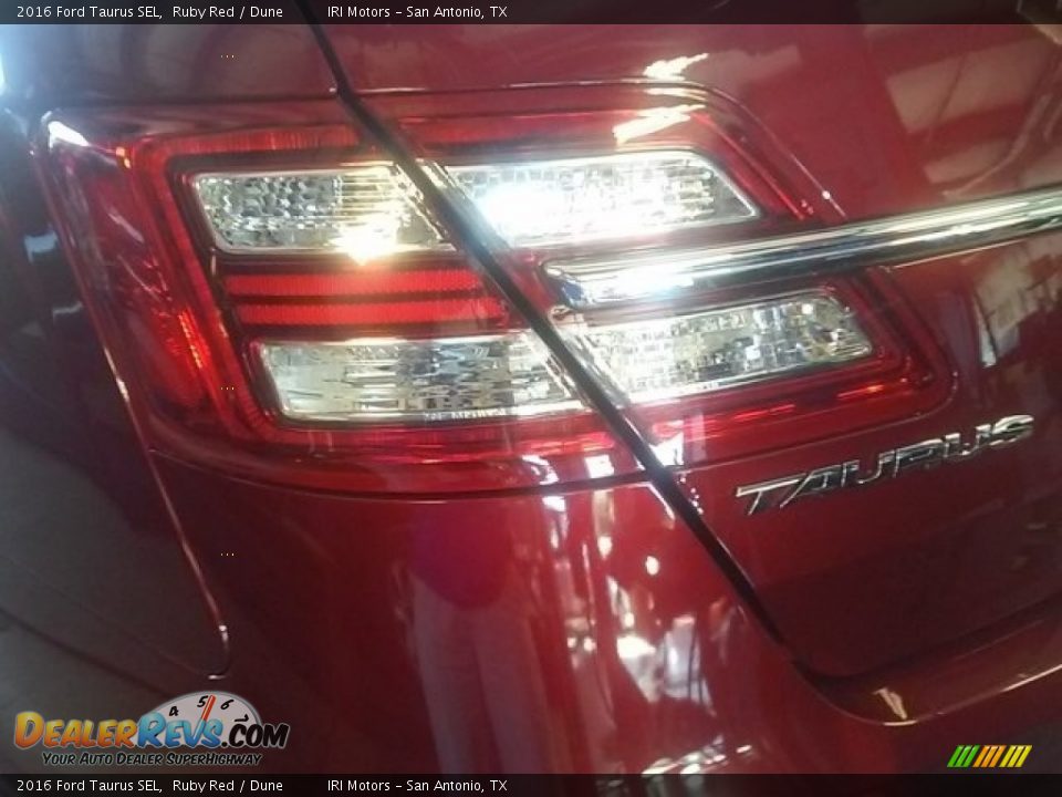 2016 Ford Taurus SEL Ruby Red / Dune Photo #11
