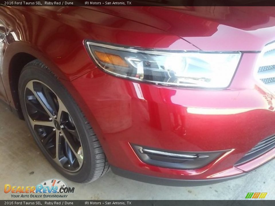 2016 Ford Taurus SEL Ruby Red / Dune Photo #16