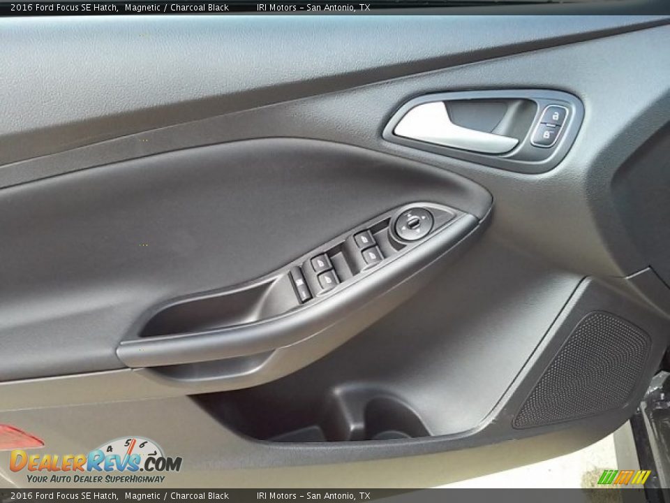 2016 Ford Focus SE Hatch Magnetic / Charcoal Black Photo #4
