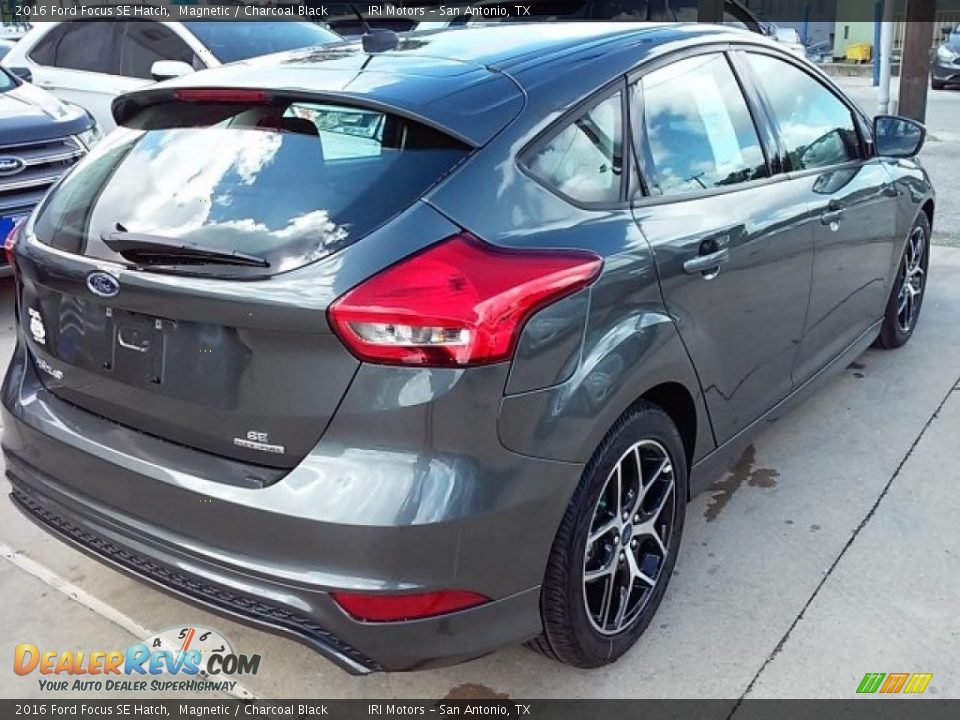 2016 Ford Focus SE Hatch Magnetic / Charcoal Black Photo #15