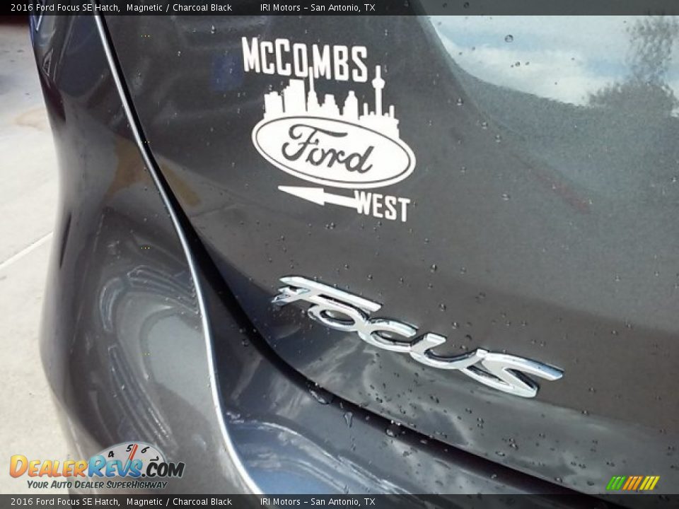 2016 Ford Focus SE Hatch Magnetic / Charcoal Black Photo #17