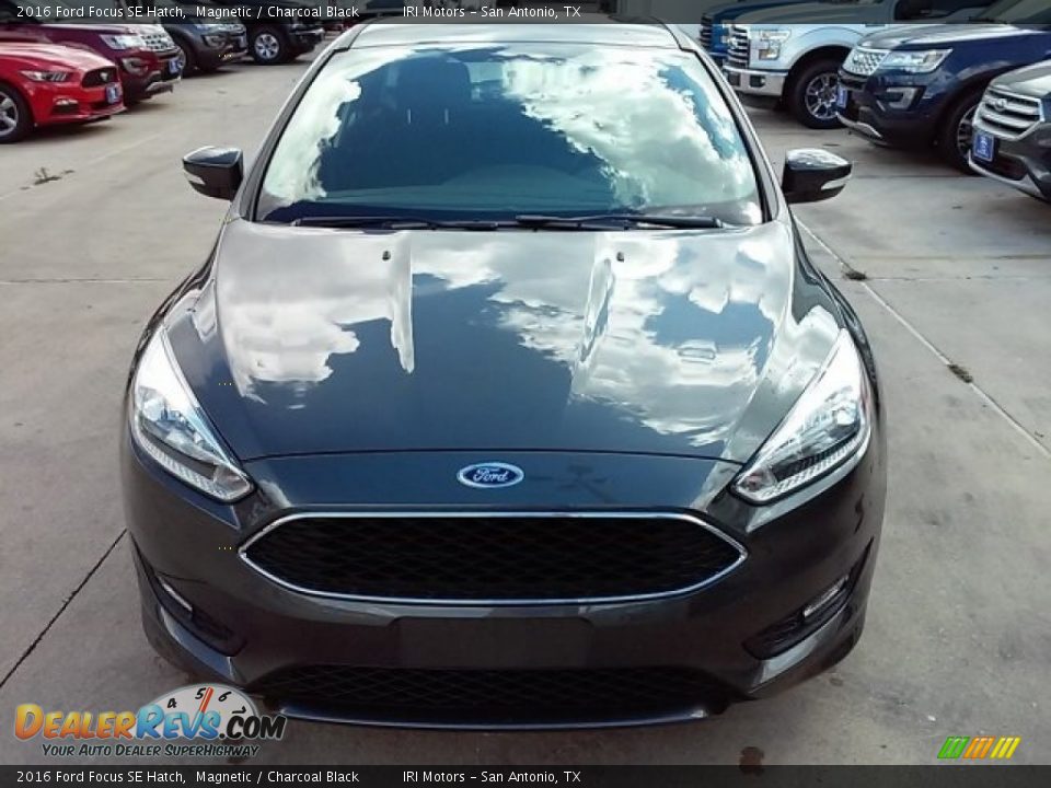 2016 Ford Focus SE Hatch Magnetic / Charcoal Black Photo #23