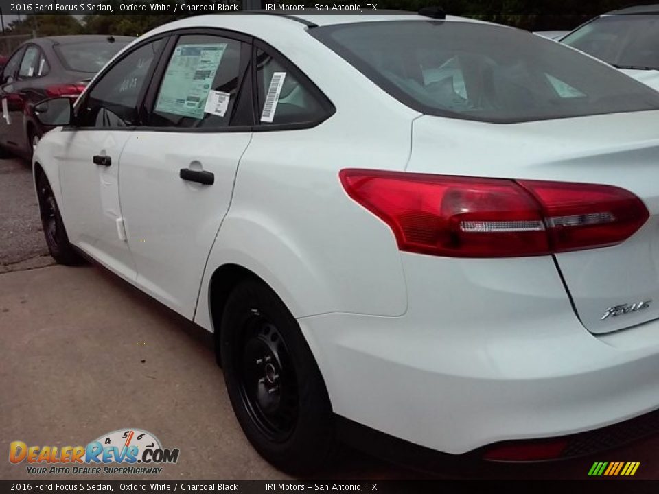 2016 Ford Focus S Sedan Oxford White / Charcoal Black Photo #9