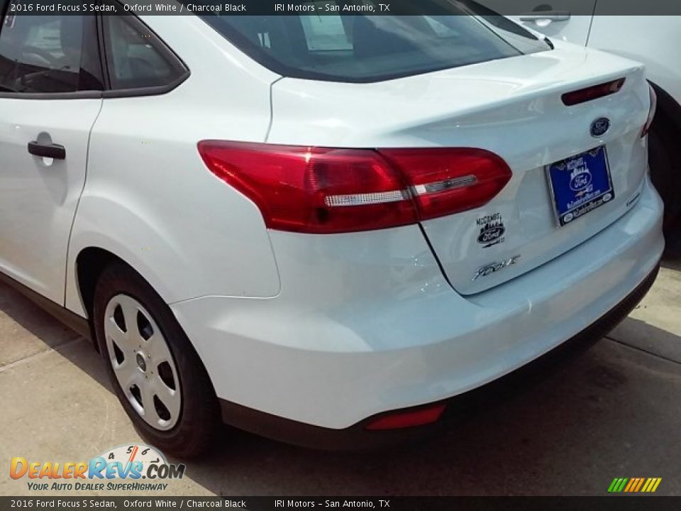 2016 Ford Focus S Sedan Oxford White / Charcoal Black Photo #16