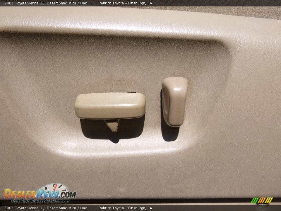 2001 Toyota Sienna LE Desert Sand Mica / Oak Photo #19