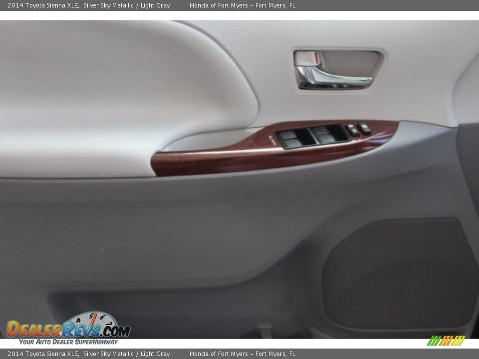 2014 Toyota Sienna XLE Silver Sky Metallic / Light Gray Photo #7
