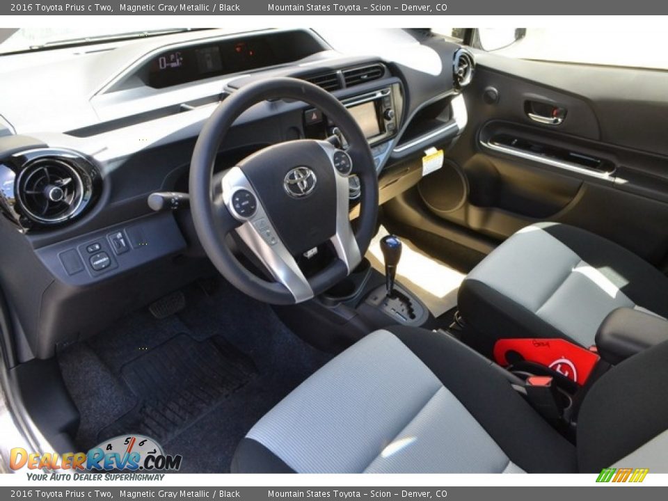 2016 Toyota Prius c Two Magnetic Gray Metallic / Black Photo #5