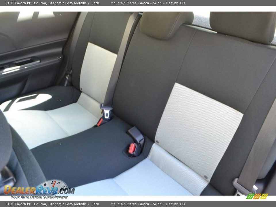 2016 Toyota Prius c Two Magnetic Gray Metallic / Black Photo #7