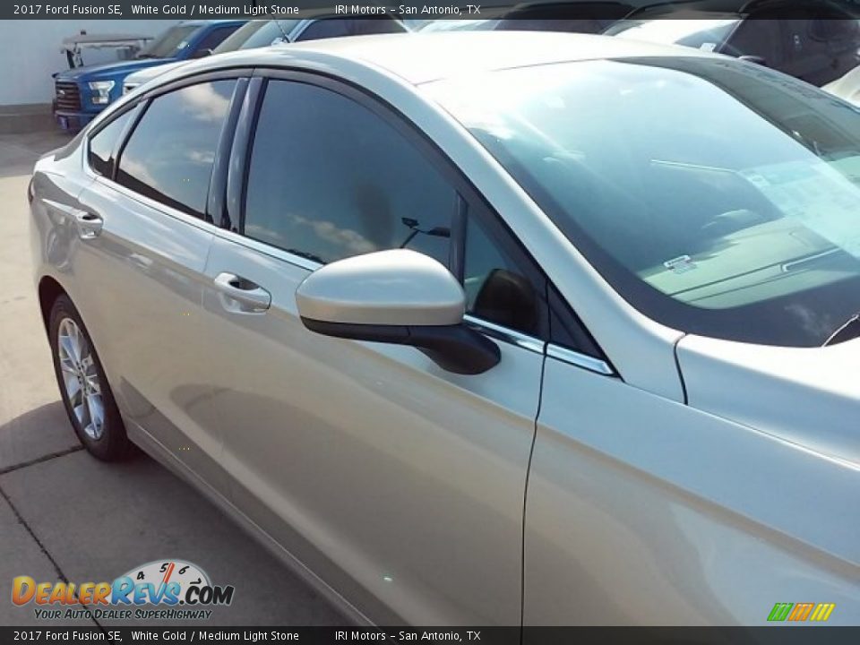 2017 Ford Fusion SE White Gold / Medium Light Stone Photo #5