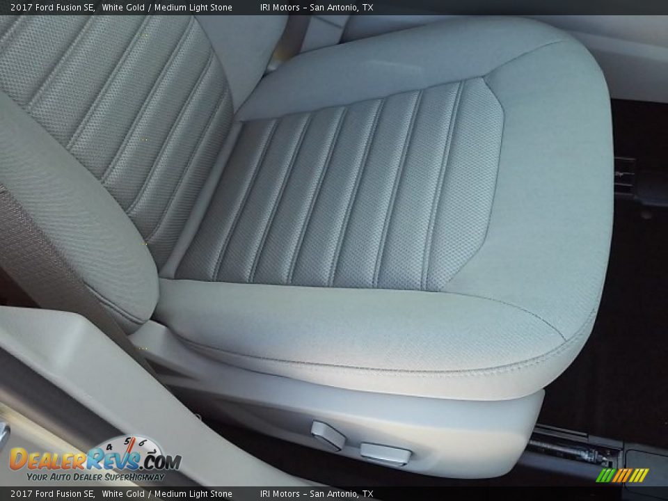 2017 Ford Fusion SE White Gold / Medium Light Stone Photo #20