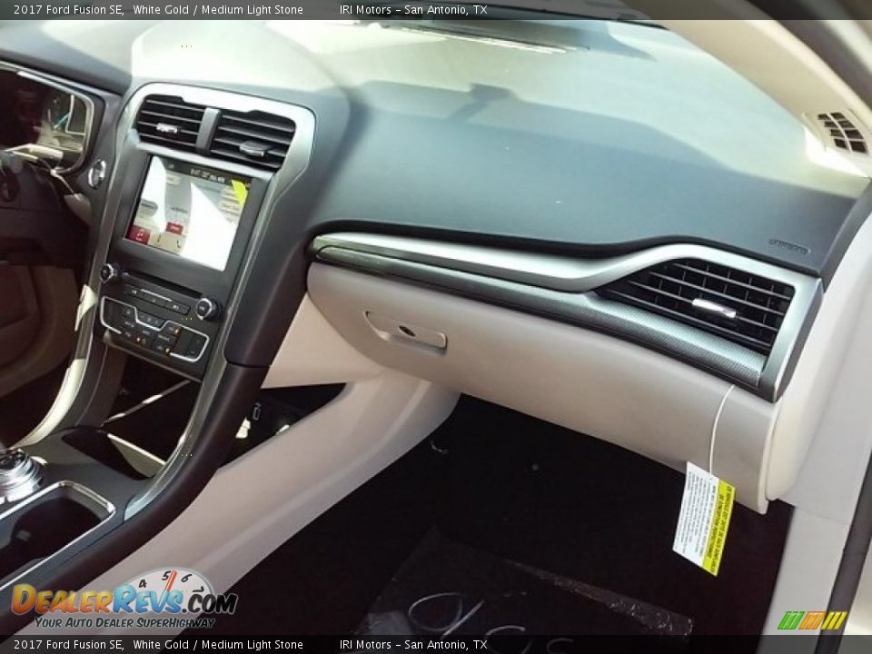 2017 Ford Fusion SE White Gold / Medium Light Stone Photo #23