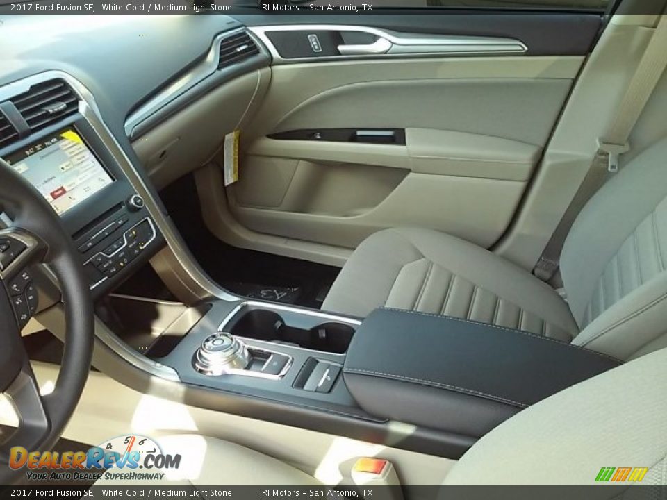 2017 Ford Fusion SE White Gold / Medium Light Stone Photo #25