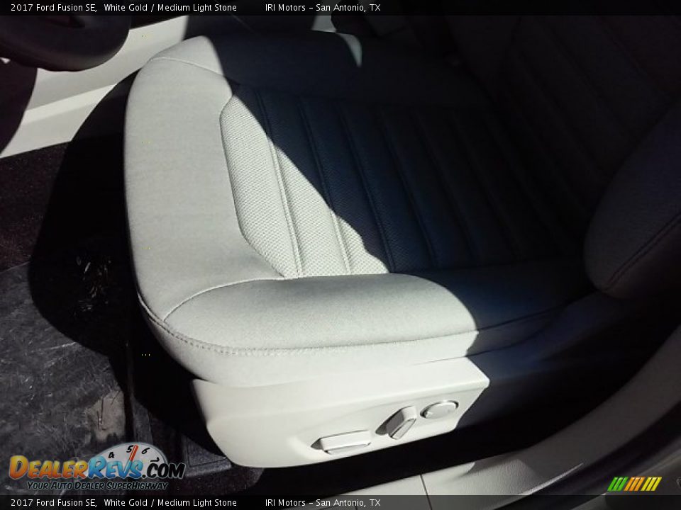 2017 Ford Fusion SE White Gold / Medium Light Stone Photo #28