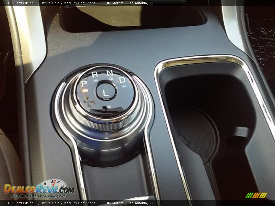 2017 Ford Fusion SE White Gold / Medium Light Stone Photo #32