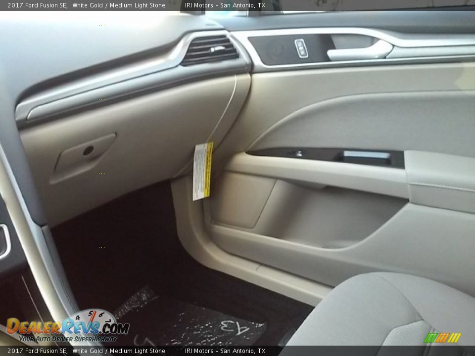 2017 Ford Fusion SE White Gold / Medium Light Stone Photo #34