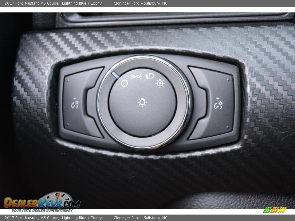 Controls of 2017 Ford Mustang V6 Coupe Photo #15