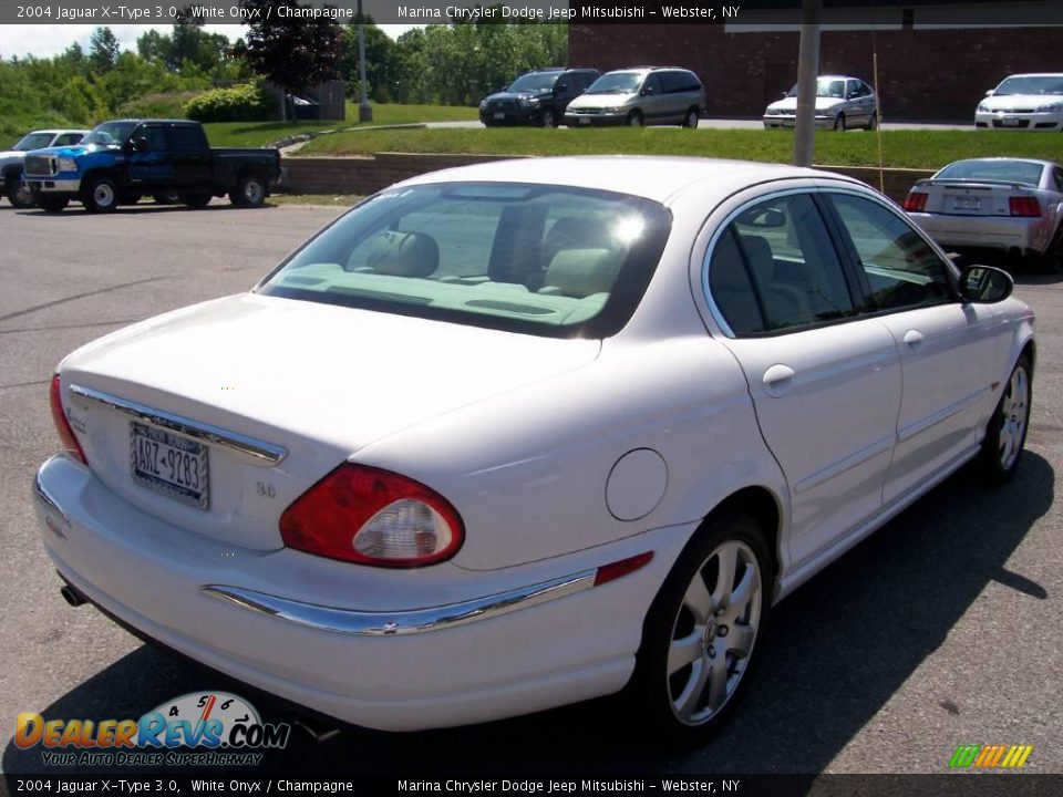 2004 Jaguar X-Type 3.0 White Onyx / Champagne Photo #10