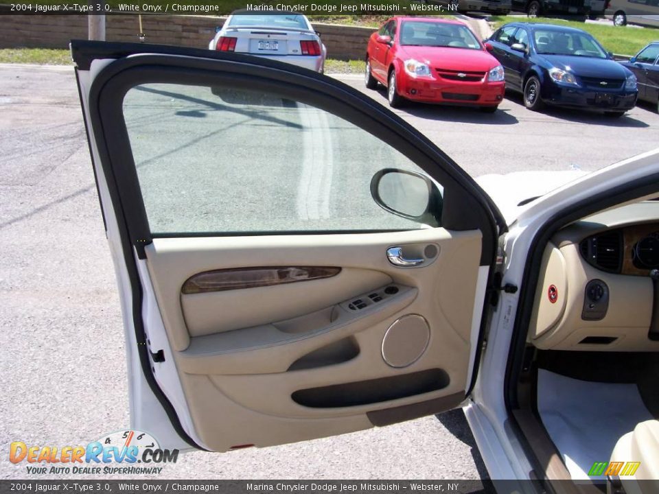 2004 Jaguar X-Type 3.0 White Onyx / Champagne Photo #16
