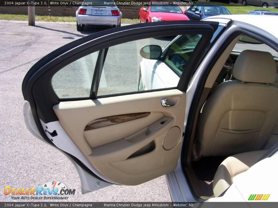 2004 Jaguar X-Type 3.0 White Onyx / Champagne Photo #17