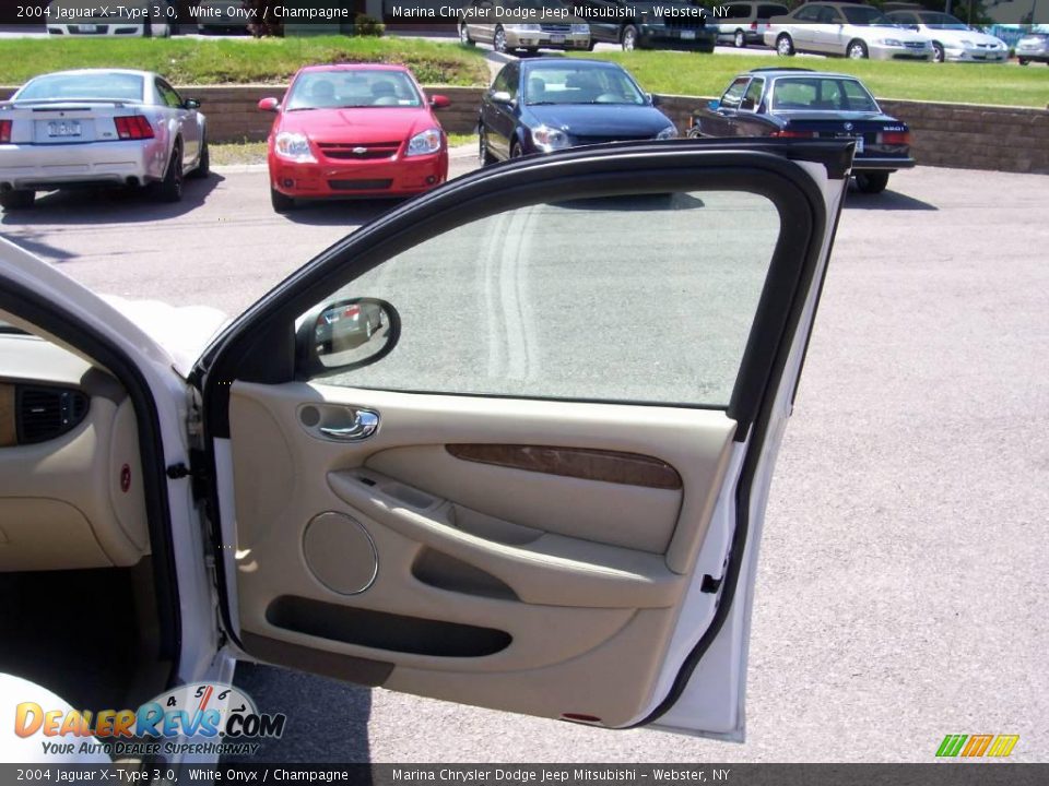 2004 Jaguar X-Type 3.0 White Onyx / Champagne Photo #23