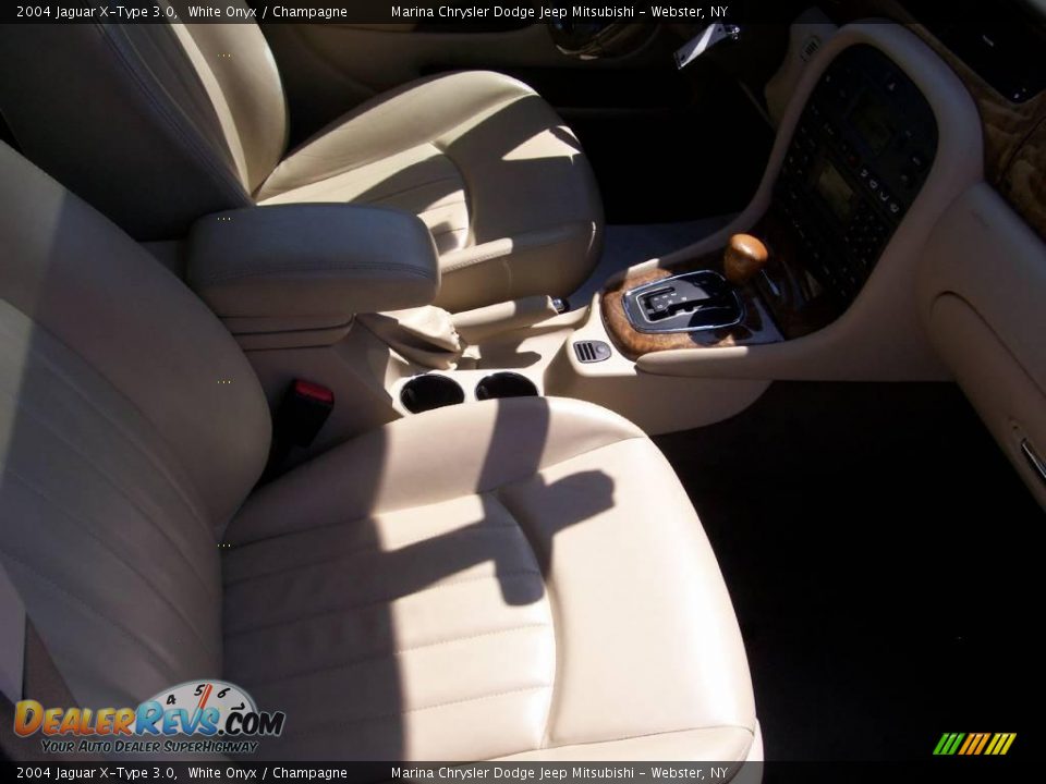 2004 Jaguar X-Type 3.0 White Onyx / Champagne Photo #24