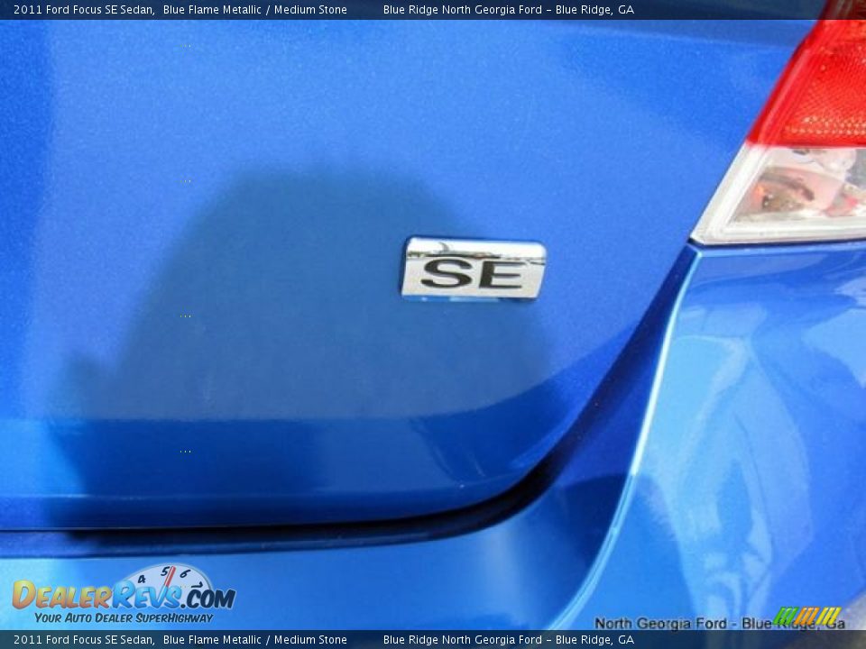 2011 Ford Focus SE Sedan Blue Flame Metallic / Medium Stone Photo #33