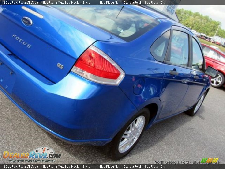 2011 Ford Focus SE Sedan Blue Flame Metallic / Medium Stone Photo #31