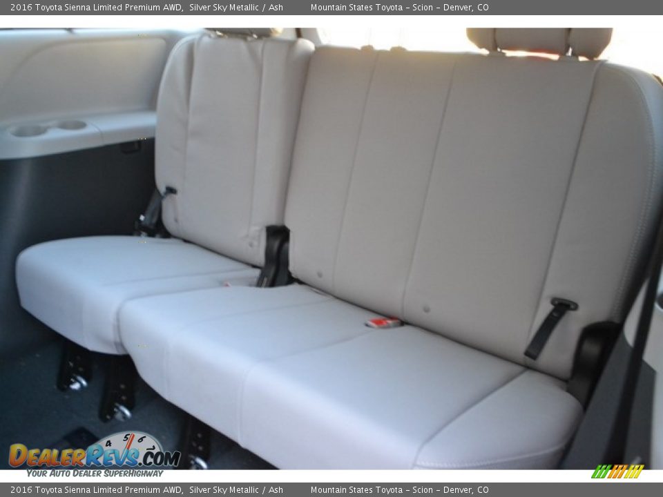2016 Toyota Sienna Limited Premium AWD Silver Sky Metallic / Ash Photo #9