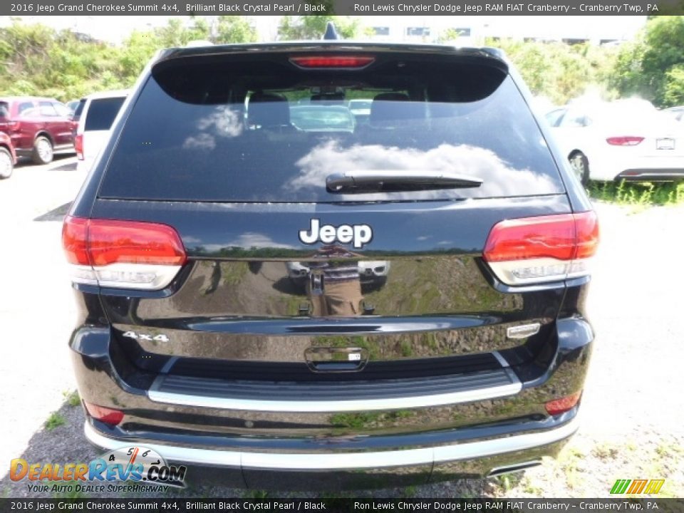 2016 Jeep Grand Cherokee Summit 4x4 Brilliant Black Crystal Pearl / Black Photo #5