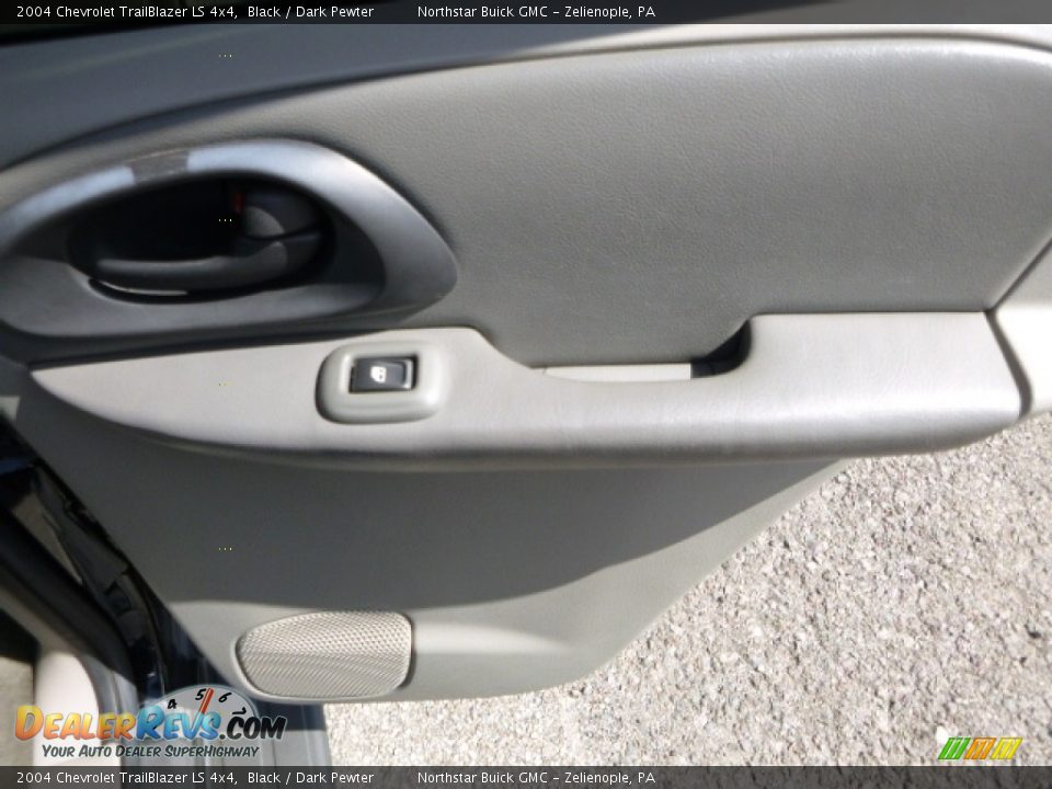 2004 Chevrolet TrailBlazer LS 4x4 Black / Dark Pewter Photo #9