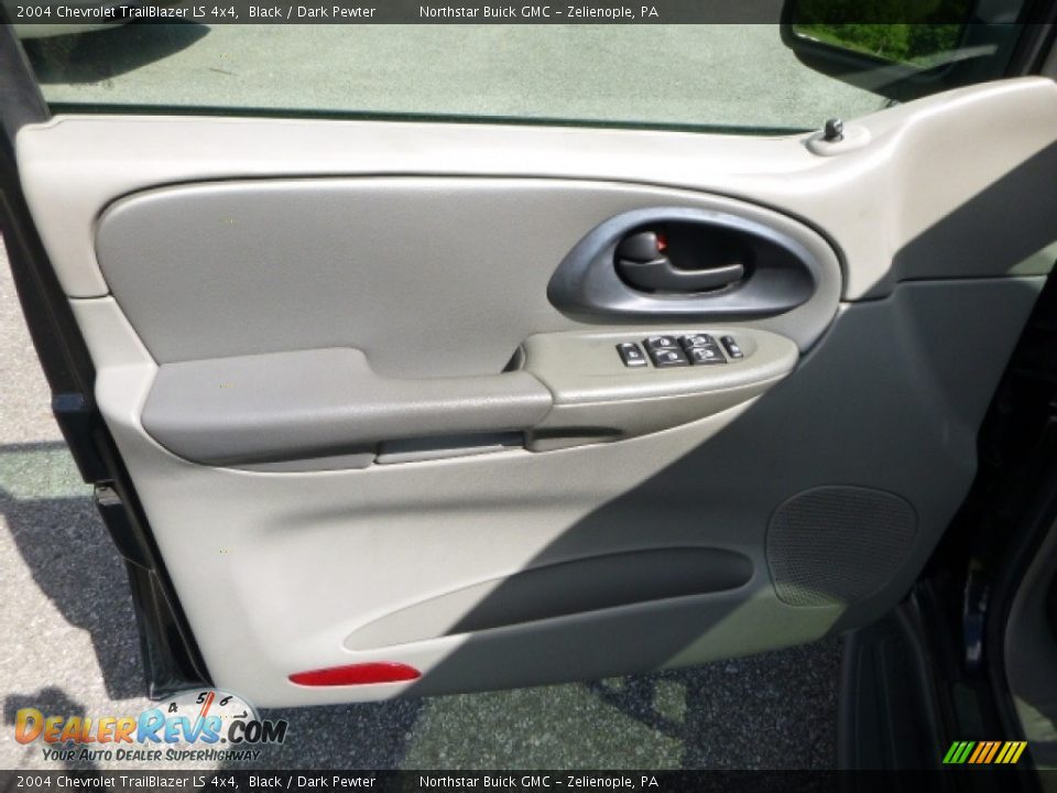 2004 Chevrolet TrailBlazer LS 4x4 Black / Dark Pewter Photo #17
