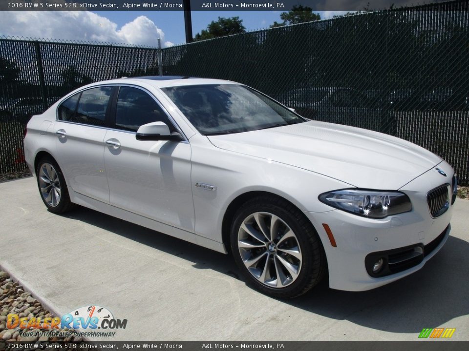 2016 BMW 5 Series 528i xDrive Sedan Alpine White / Mocha Photo #1
