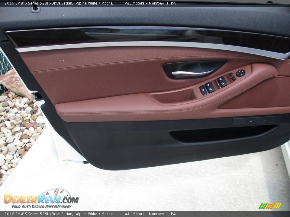 2016 BMW 5 Series 528i xDrive Sedan Alpine White / Mocha Photo #10