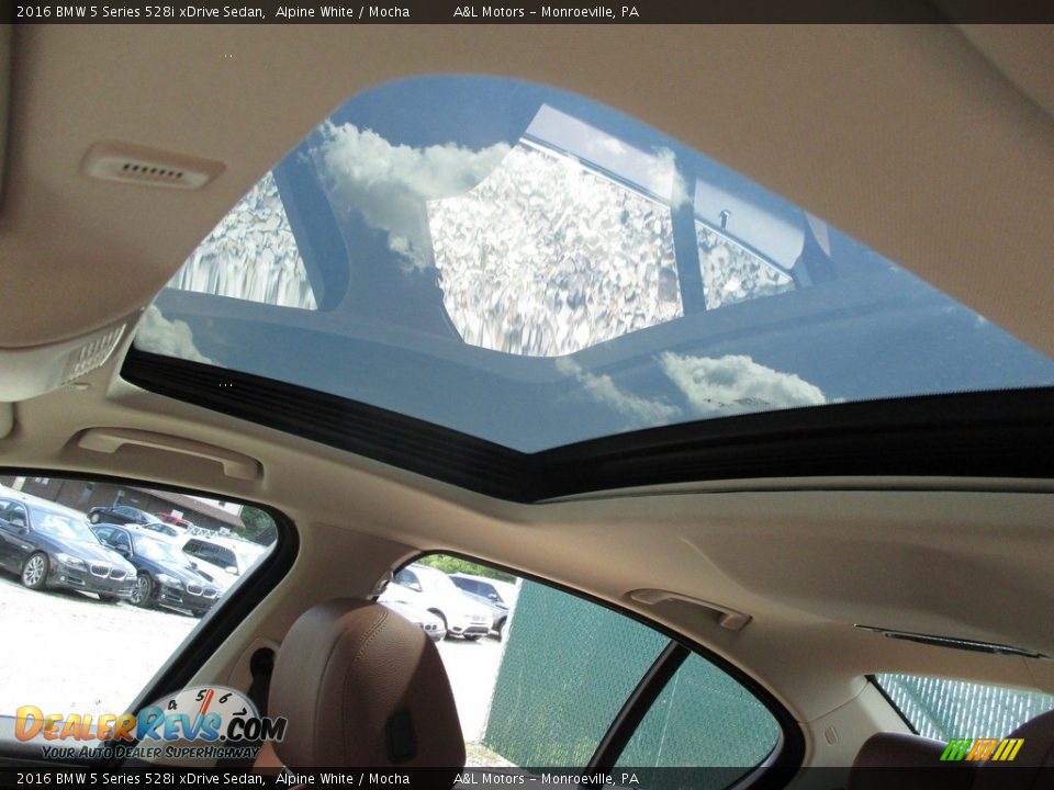 2016 BMW 5 Series 528i xDrive Sedan Alpine White / Mocha Photo #11