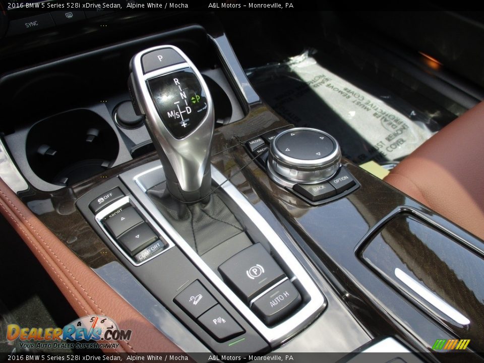 2016 BMW 5 Series 528i xDrive Sedan Alpine White / Mocha Photo #16