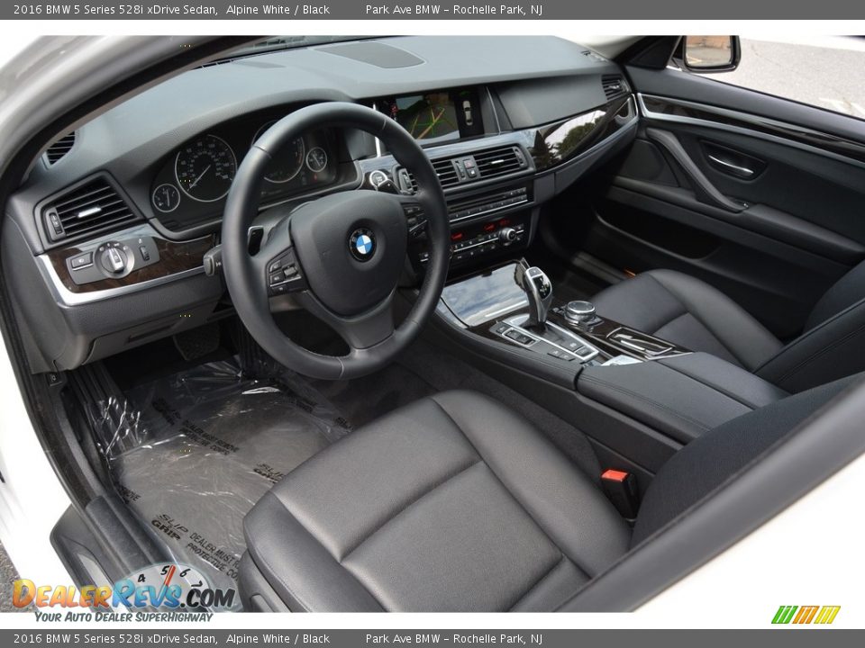 2016 BMW 5 Series 528i xDrive Sedan Alpine White / Black Photo #10