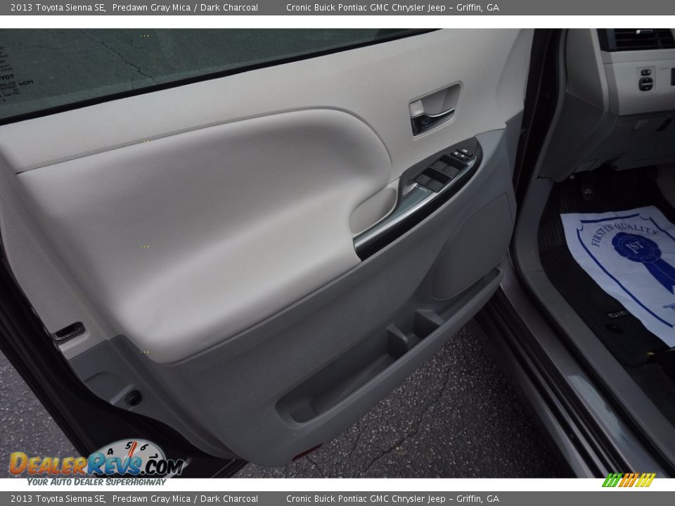 2013 Toyota Sienna SE Predawn Gray Mica / Dark Charcoal Photo #11