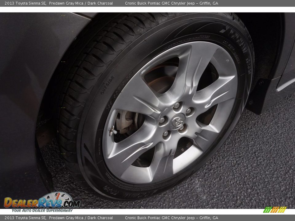 2013 Toyota Sienna SE Predawn Gray Mica / Dark Charcoal Photo #17